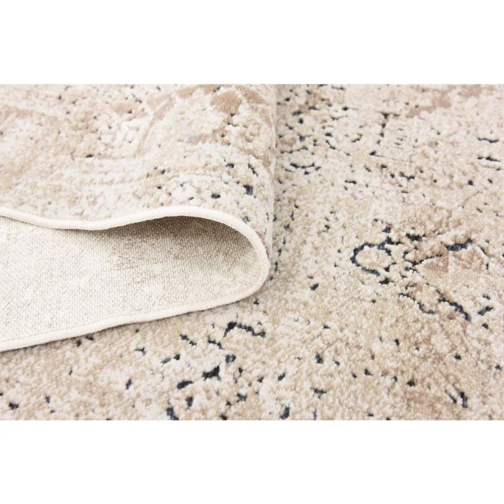 Brand new Chateau Quincy Beige 4' 0 x 6' 0 Area Rug! Made in Turkey! Fade-resistant materials keep it looking new! Retails $164 w/Tax!