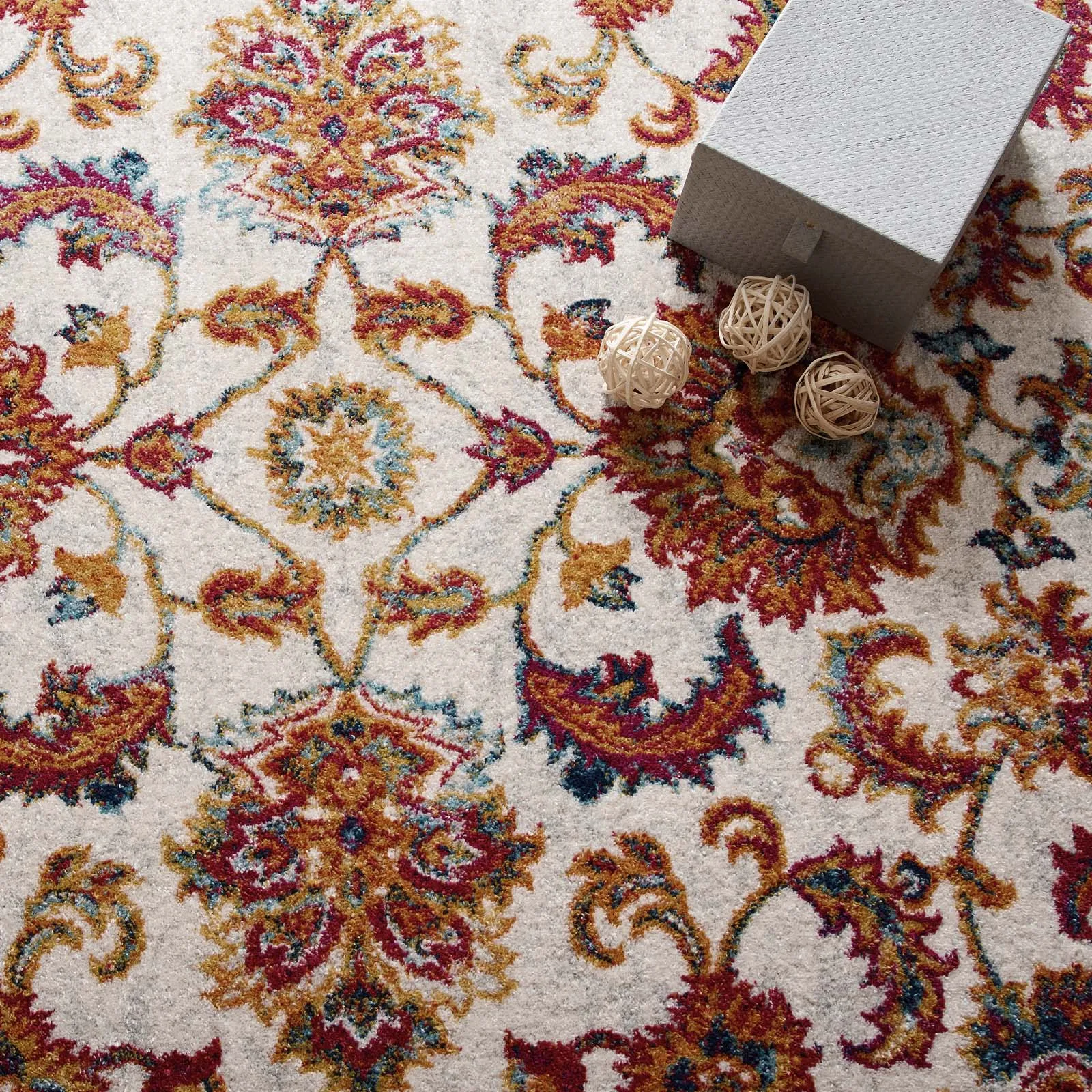 ENTOURAGE AZAMI DISTRESSED VINTAGE FLORAL LATTICE