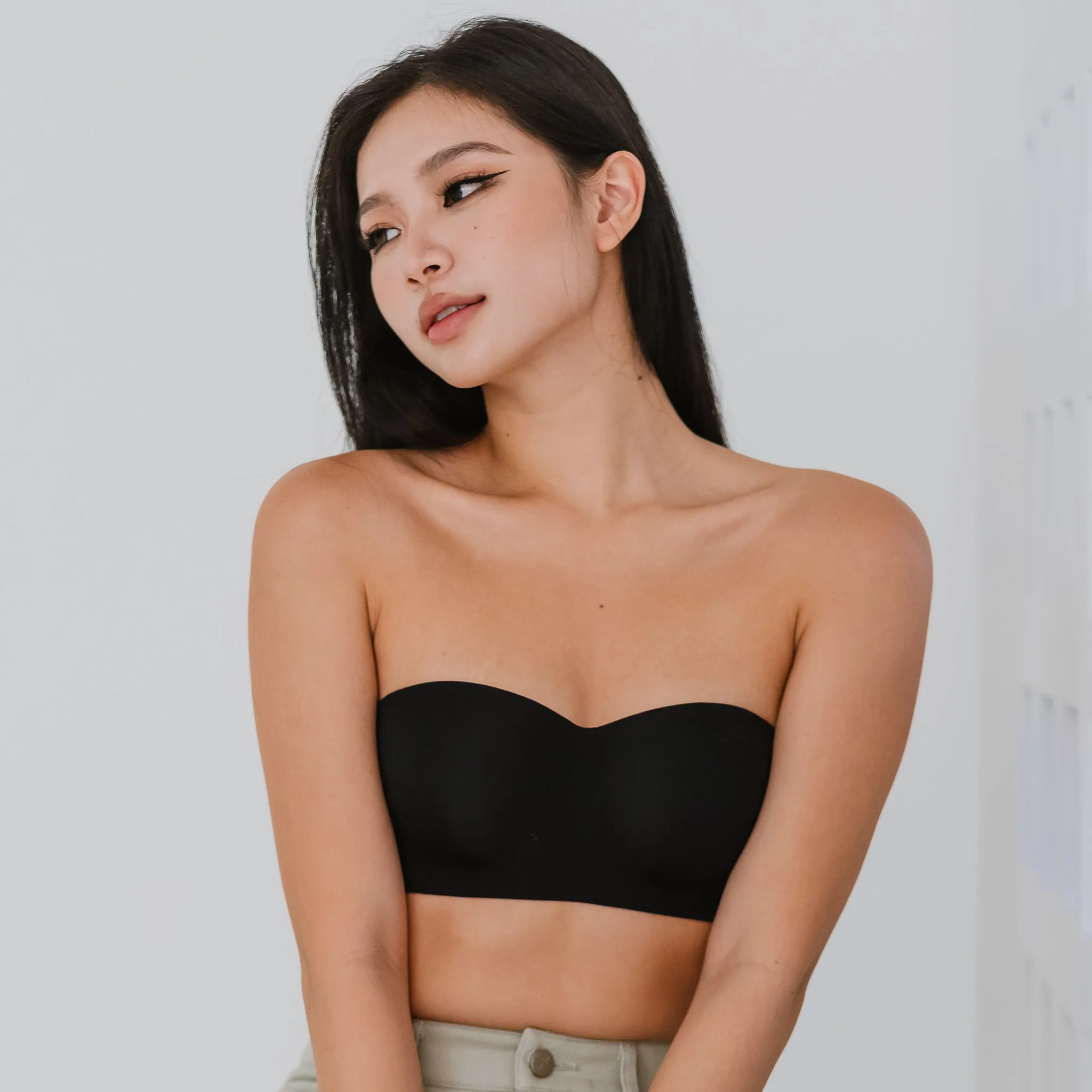 Full Scoop! Seamless Lightly-lined Anti-slip Strapless Wireless Bra in Black