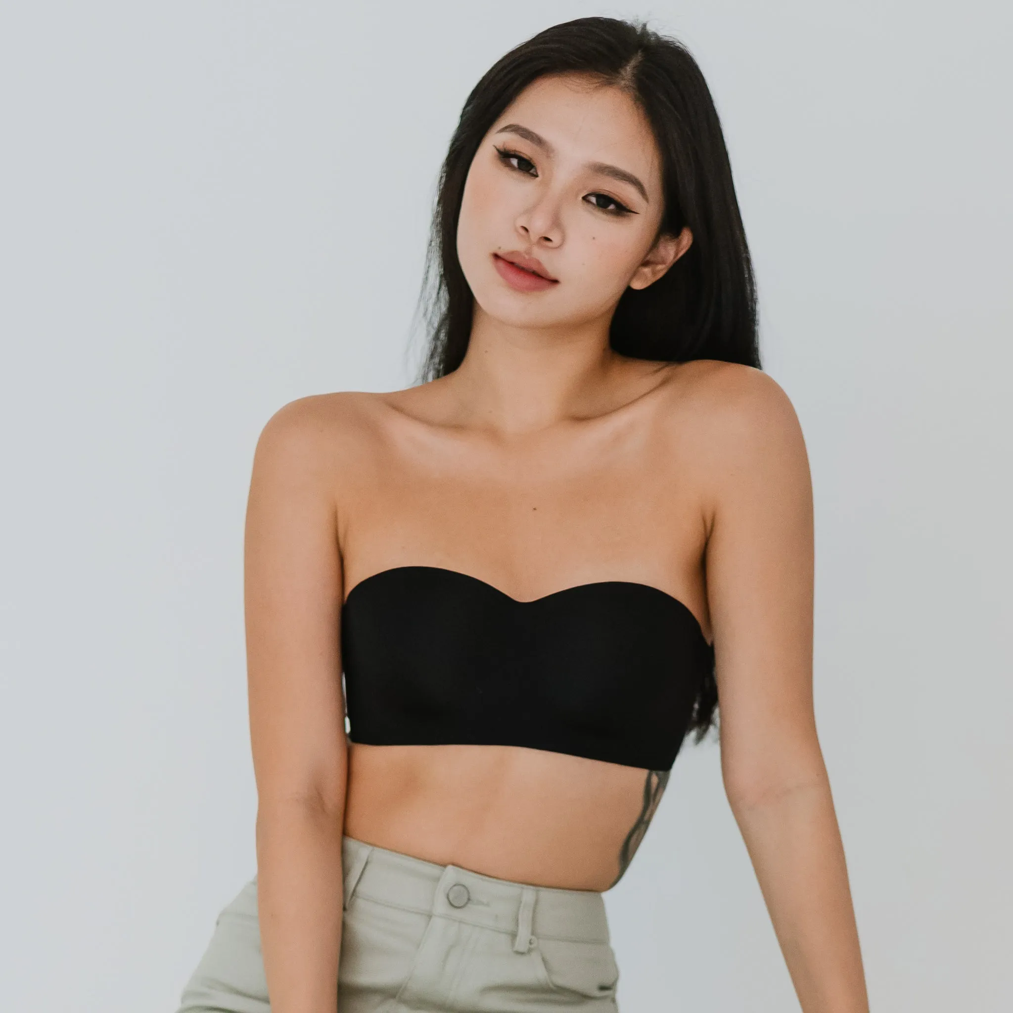 Full Scoop! Seamless Lightly-lined Anti-slip Strapless Wireless Bra in Black