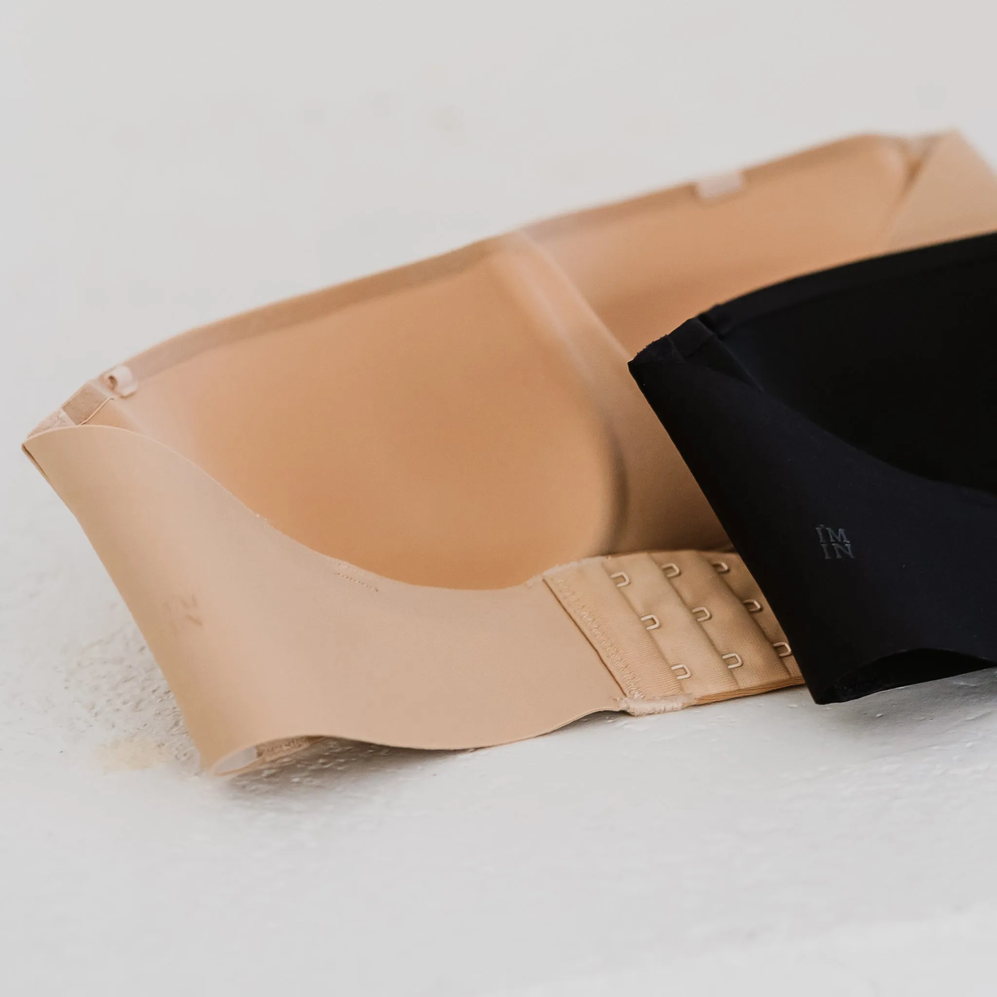 Full Scoop! Seamless Lightly-lined Anti-slip Strapless Wireless Bra in Black