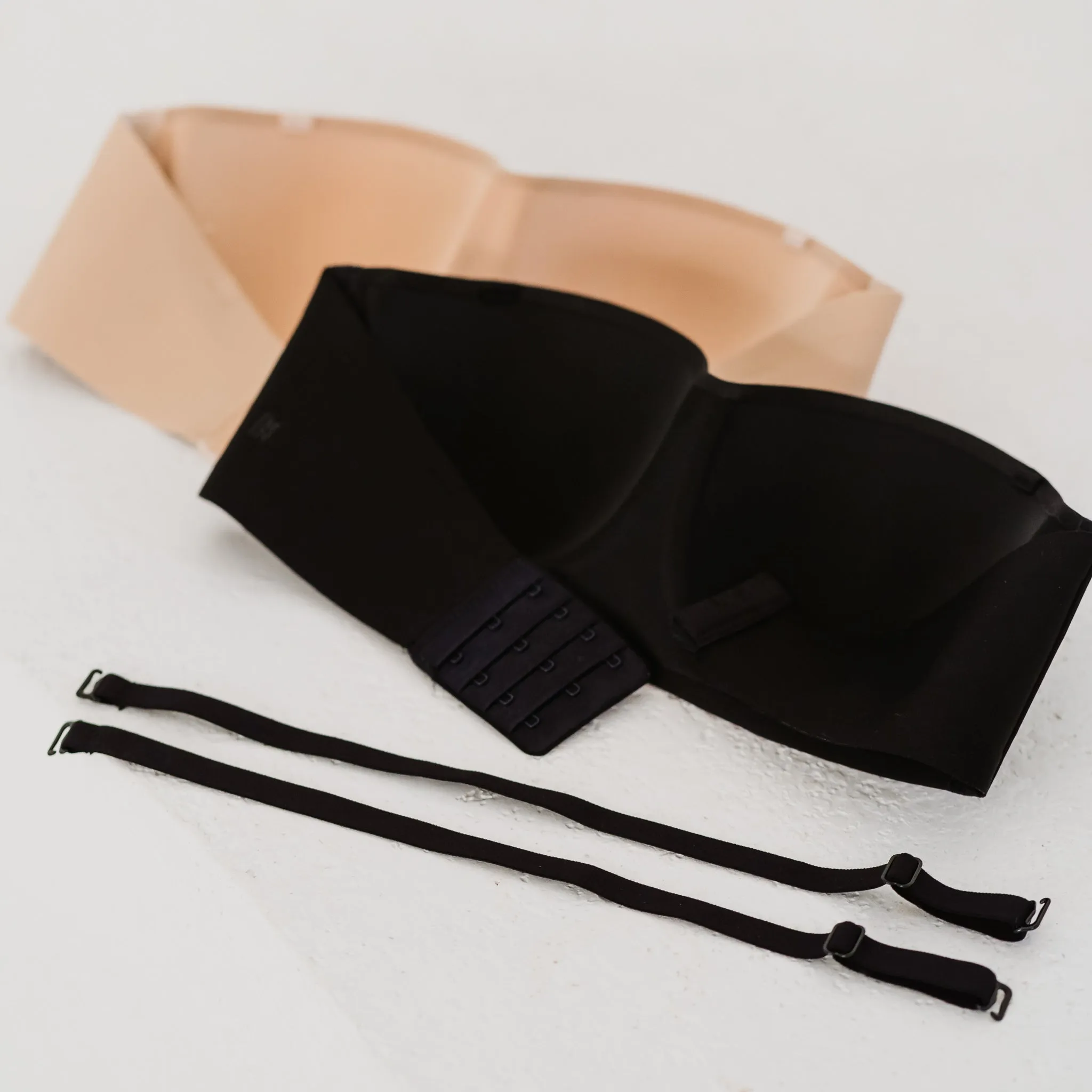 Full Scoop! Seamless Lightly-lined Anti-slip Strapless Wireless Bra in Black