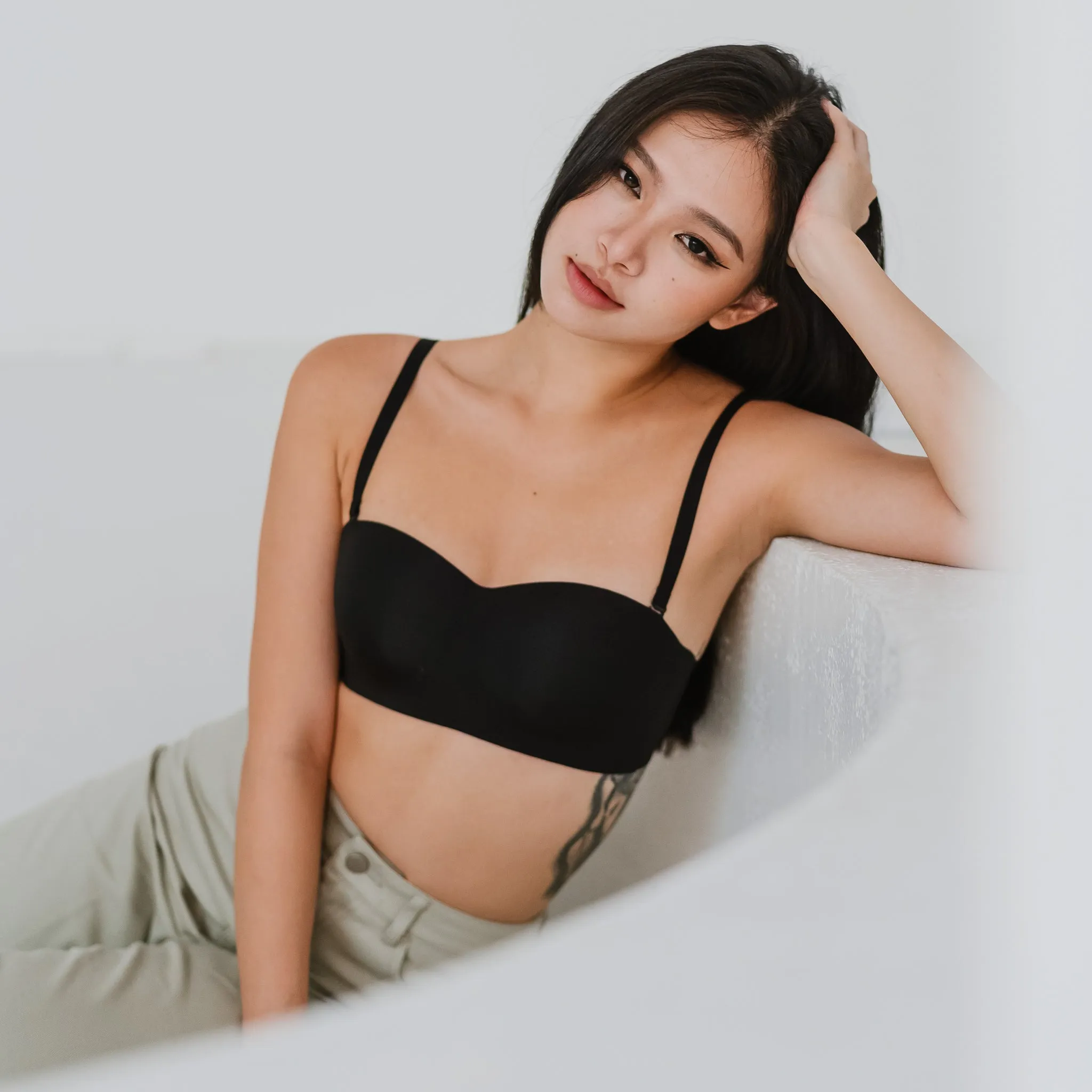 Full Scoop! Seamless Lightly-lined Anti-slip Strapless Wireless Bra in Black
