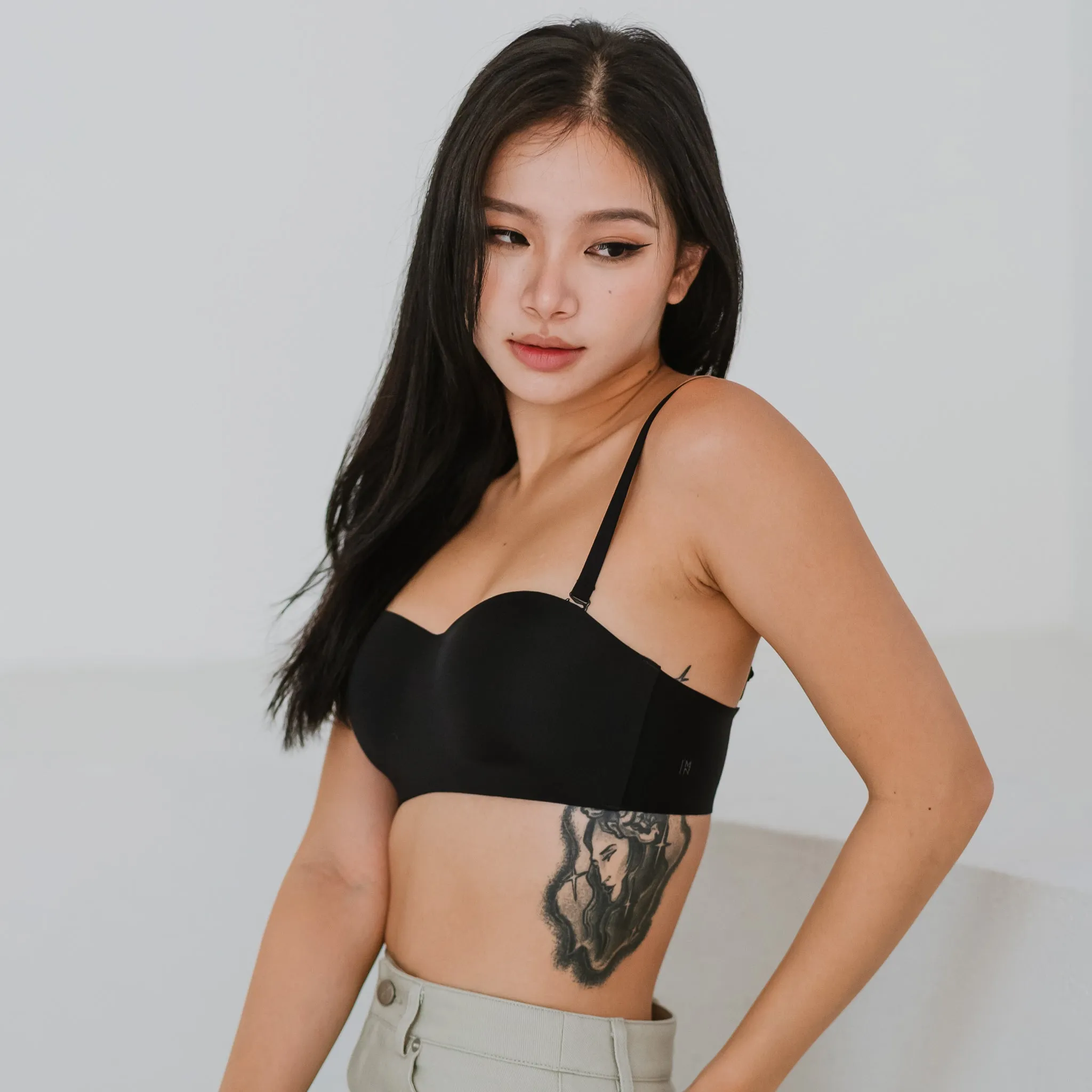 Full Scoop! Seamless Lightly-lined Anti-slip Strapless Wireless Bra in Black