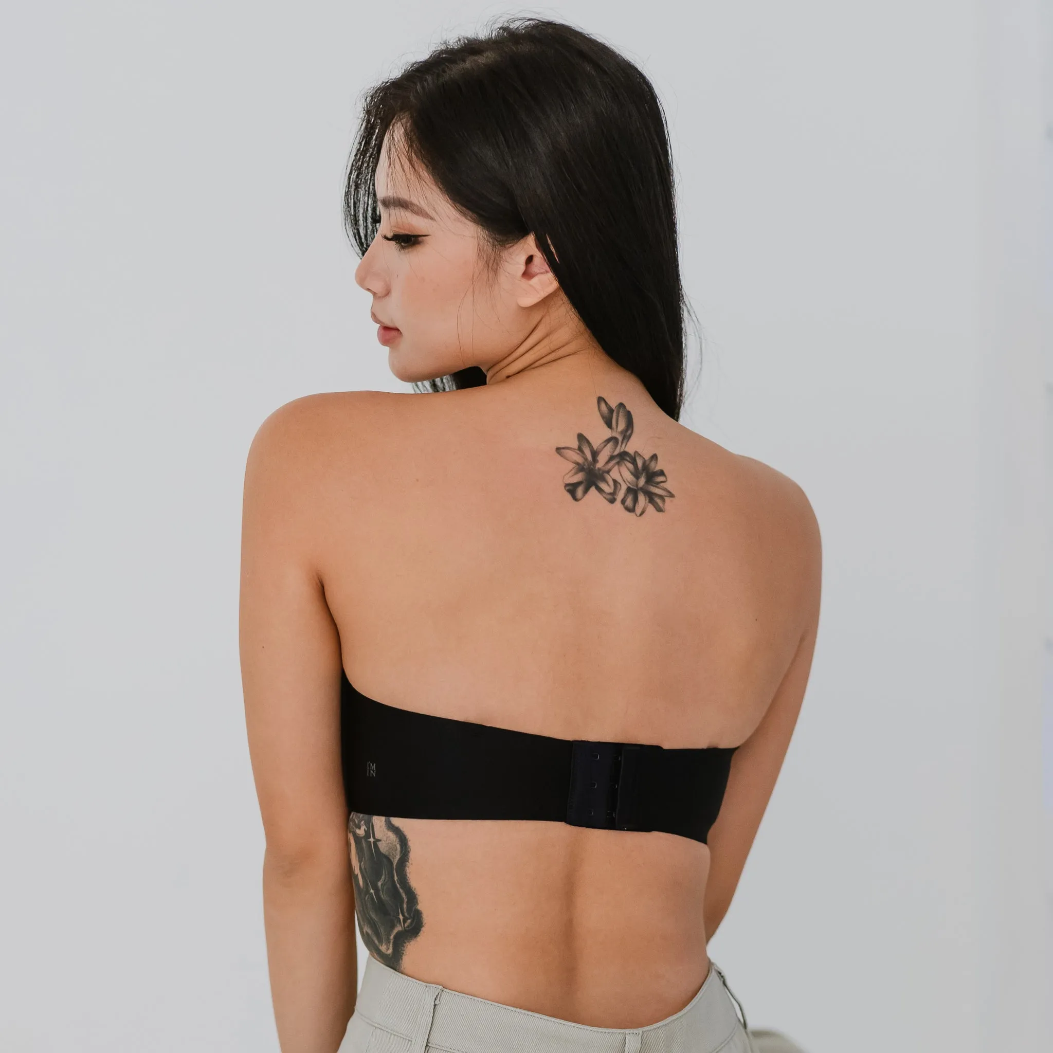 Full Scoop! Seamless Lightly-lined Anti-slip Strapless Wireless Bra in Black