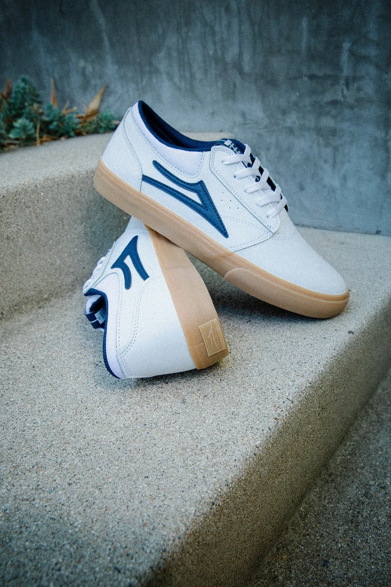 Griffin - White/Gum Leather
