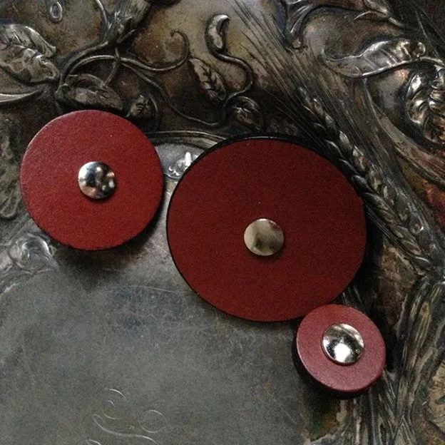 Leather Pedestal Button