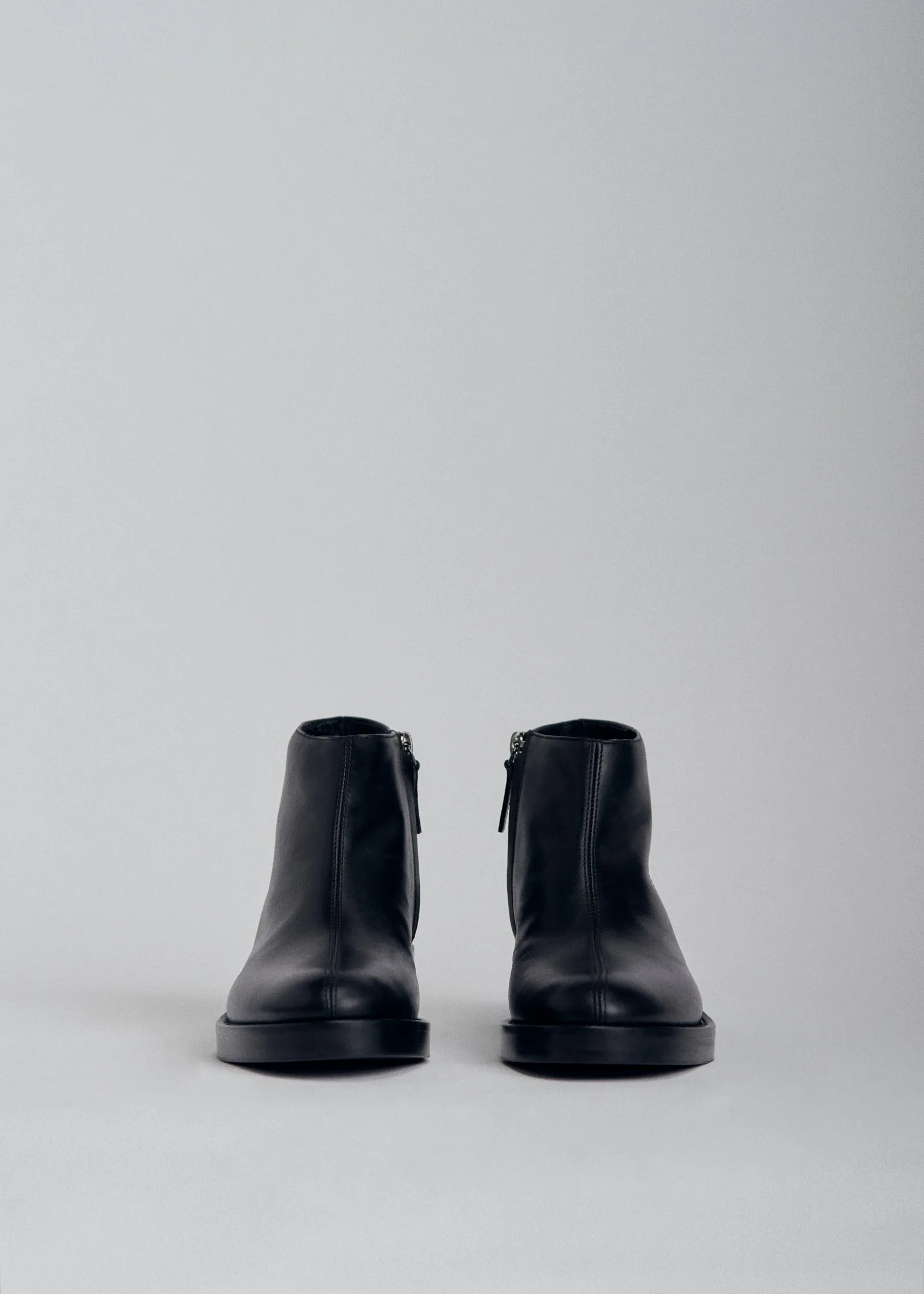 Low Ankle Boot in Leather - Black