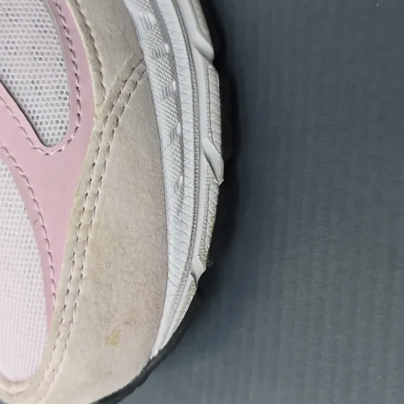 New Balance kids 2002 pink trainers kids 3.5M