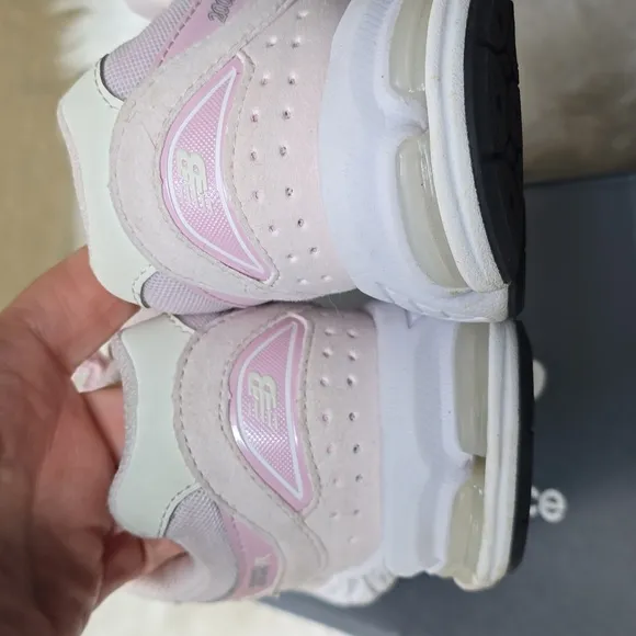 New Balance kids 2002 pink trainers kids 3.5M