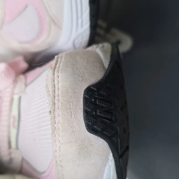 New Balance kids 2002 pink trainers kids 3.5M