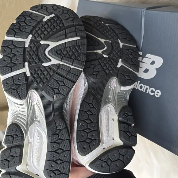New Balance kids 2002 pink trainers kids 3.5M