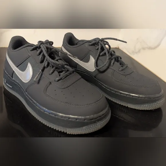 Nike Air Force 1 Low Reflective Grey Swoosh - Size 7Y  Excellent Cond MSRP $245