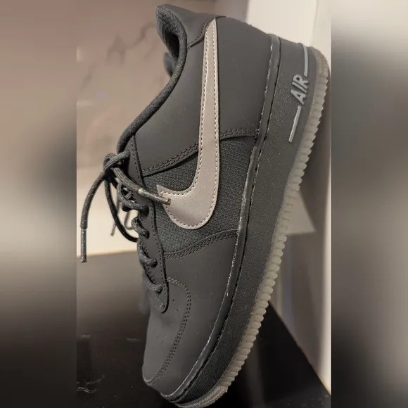 Nike Air Force 1 Low Reflective Grey Swoosh - Size 7Y  Excellent Cond MSRP $245