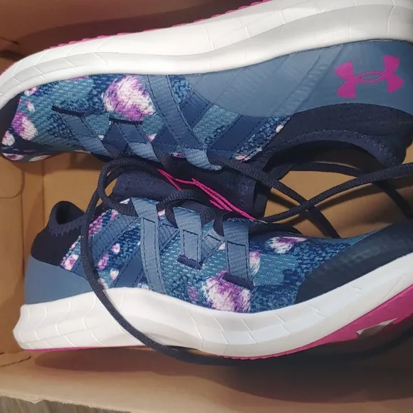 Under Armour GGS Infinity 3 Size 6