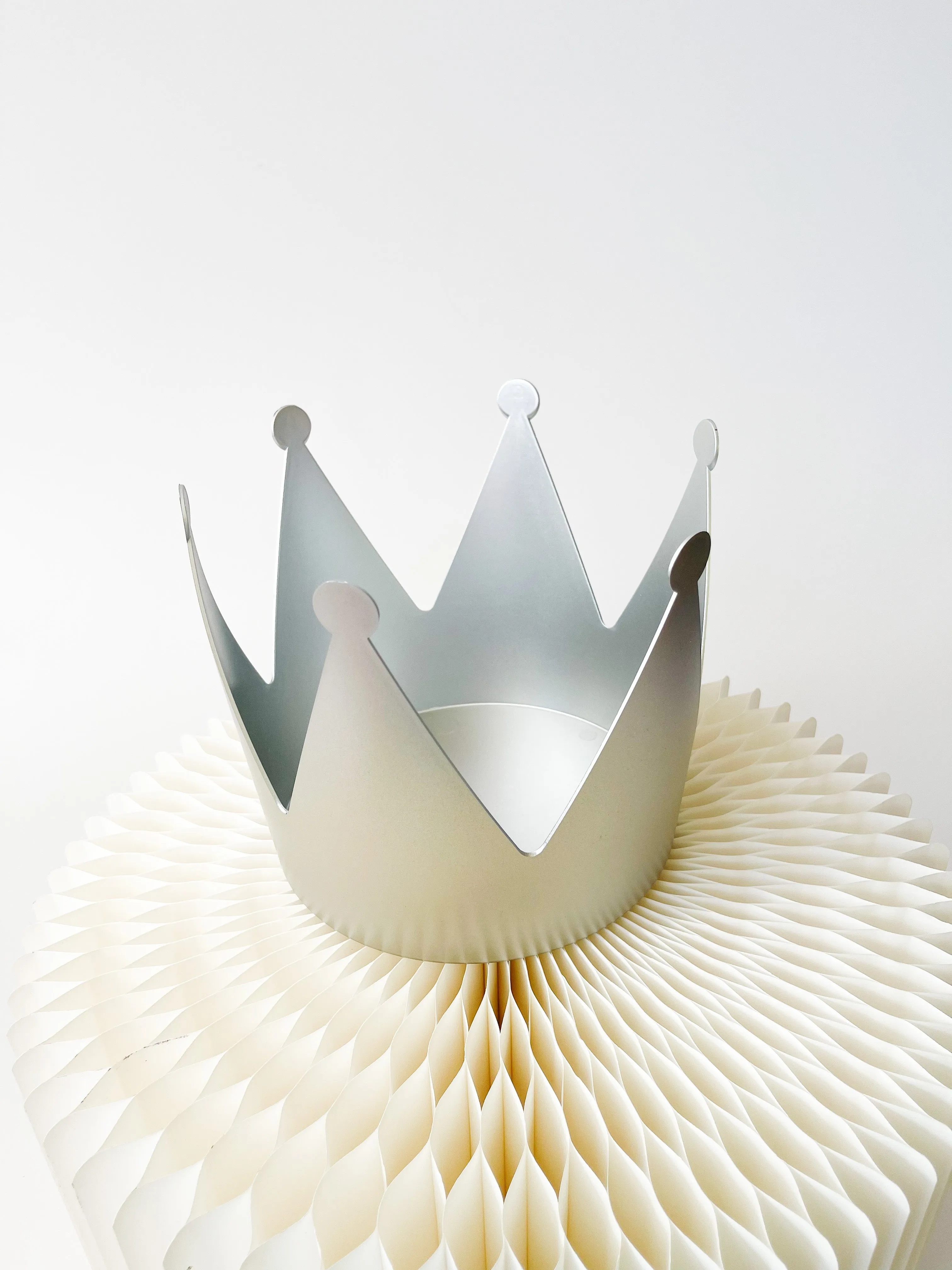 Water Resistant Crown Shape Flower Gift Container Box