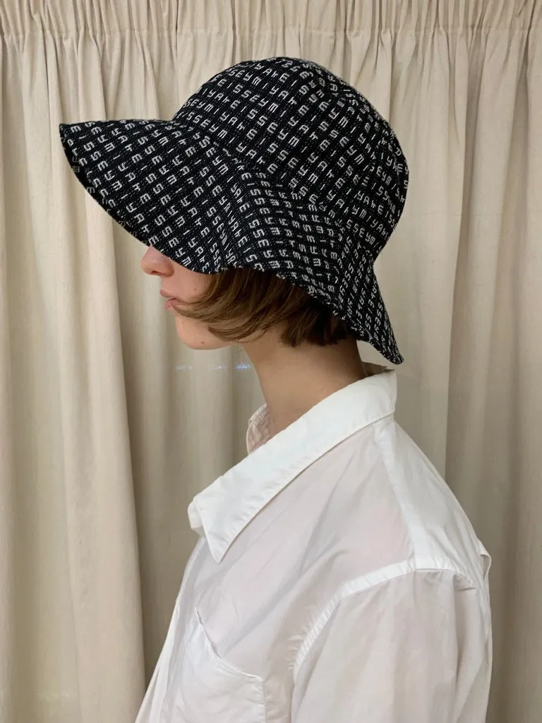 Wide brimmed hat, black