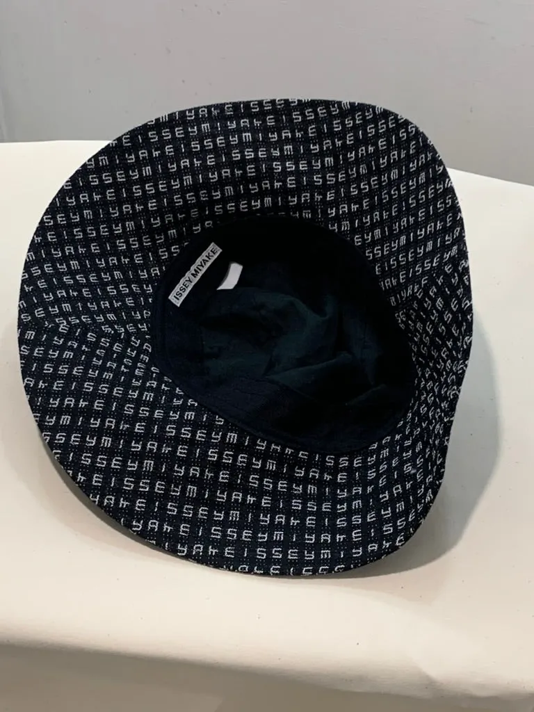 Wide brimmed hat, black