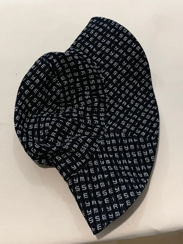 Wide brimmed hat, black
